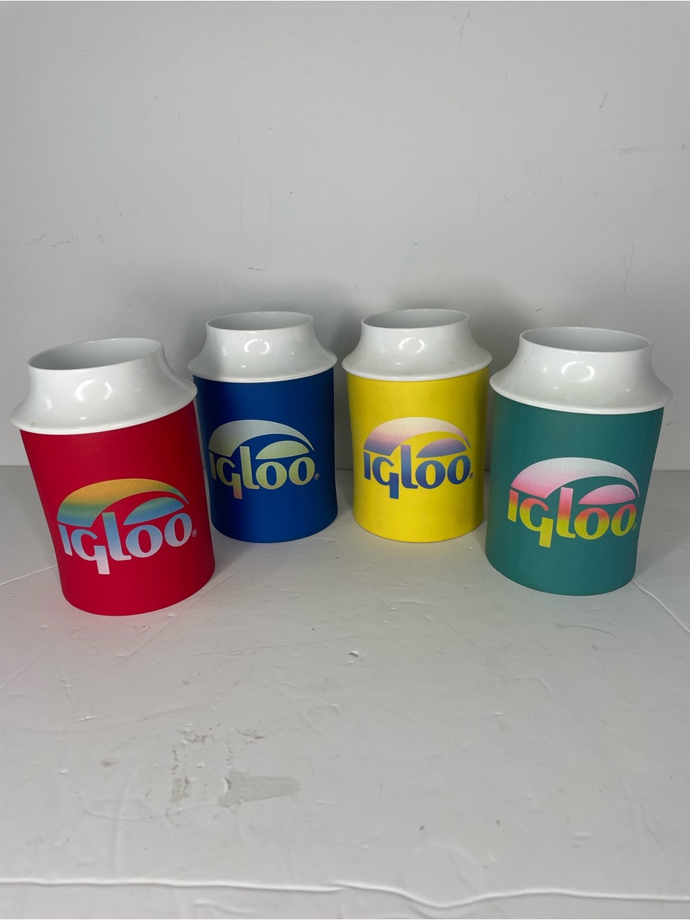 1987 Igloo Set of 4 Insulated Beverage Holders Coozies Vintage Hot Cold
